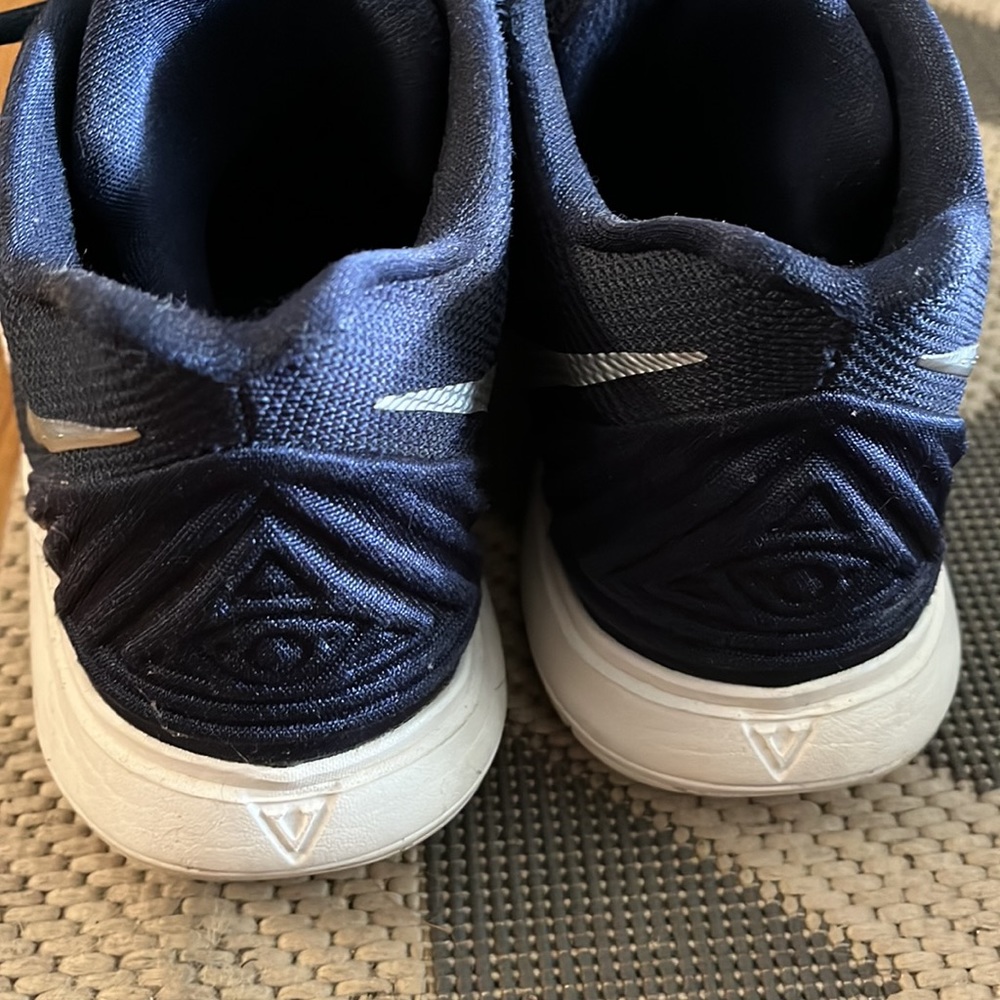 Kylie basketball shoes - Picture 2 of 4